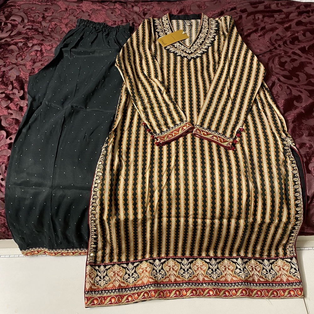 Women shalwar kameez